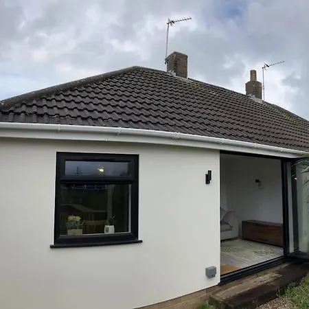 Newly Renovated, Modern Bungalow - Quiet Location Lytham St Annes Exterior photo