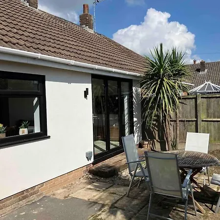 Newly Renovated, Modern Bungalow - Quiet Location Lytham St Annes Exterior photo