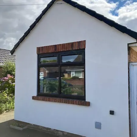Newly Renovated, Modern Bungalow - Quiet Location Lytham St Annes Exterior photo