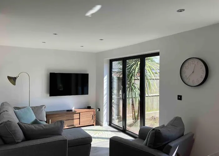 Newly Renovated, Modern Bungalow - Quiet Location